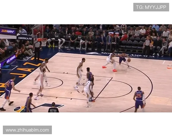 布克谈球队信任建立过程强调夏季训练的重要性与团队凝聚力